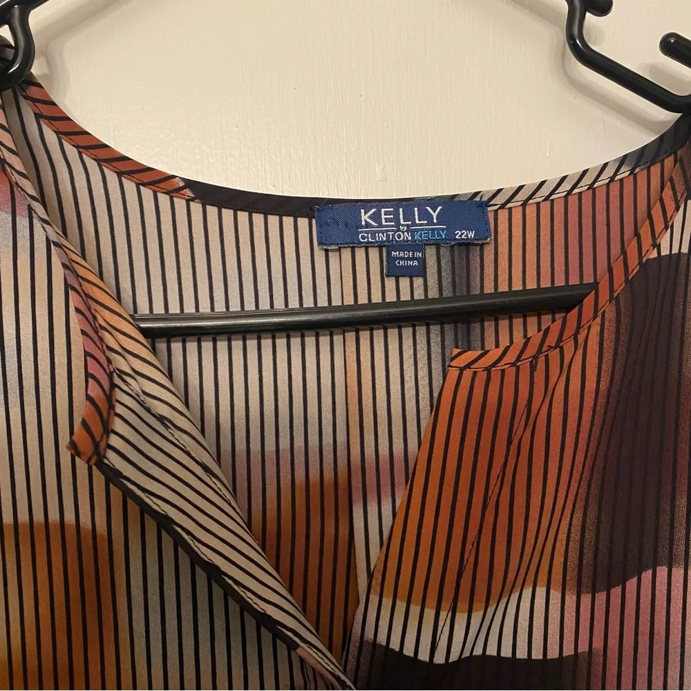 Women’s Multi-Color Blouse - Picture 3 of 4